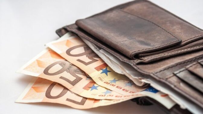 Πληρωμές αποζημιώσεις σε εργαζόμενους πλημμυροπαθών επιχειρήσεων