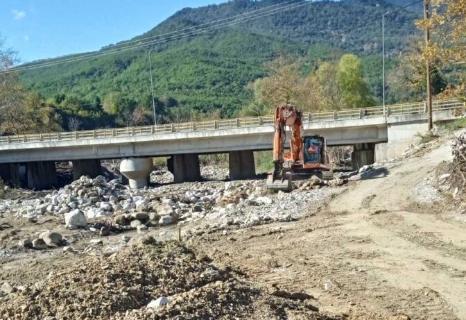 Παρεμβάσεις σε Θεόπετρα και Λογγιές από την Π.Ε. Τρικάλων