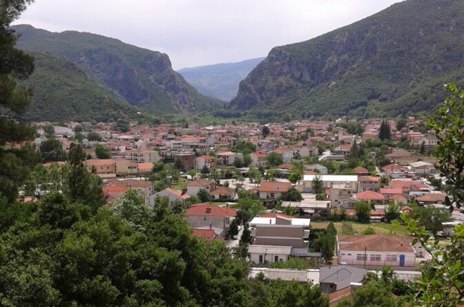 «Σκοτάδι … η Κιμωνός και η Καισαριανή στο Μουζάκι»