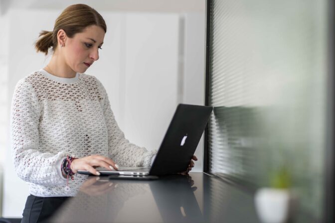 Η κυβέρνηση χτυπάει αλύπητα τον μικρό επαγγελματία από το νέο χαράτσι των τεκμηρίων