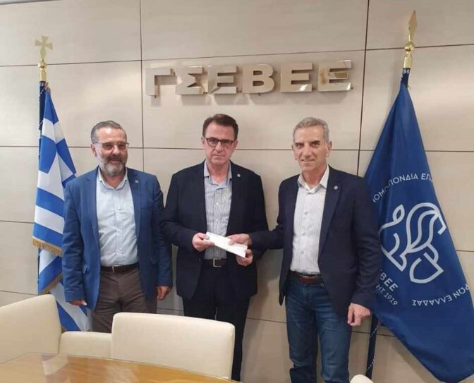 Δωροκάρτες στην Ομοσπονδία ΕΒΕ Τρικάλων για τους πλημμυροπαθείς επαγγελματίες