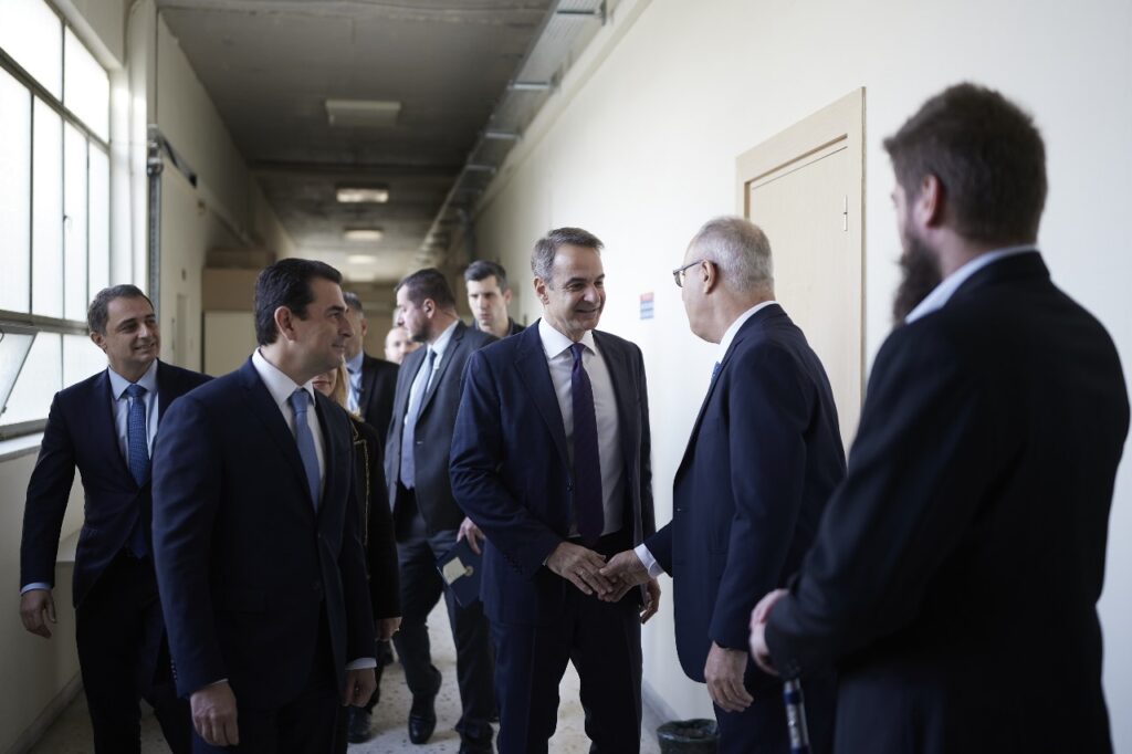 Τον Πρωθυπουργό Κυριάκο Μητσοτάκη υποδέχθηκε στο Υπουργείο Ανάπτυξης ο Κώστας Σκρέκας