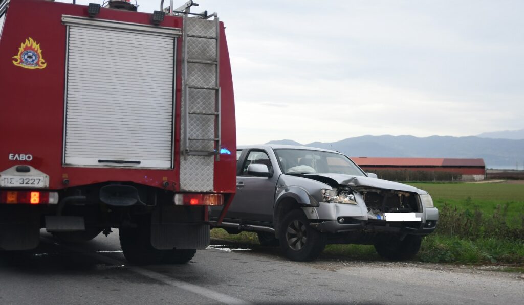 Τροχαίο ατύχημα στο δρόμο Λάρισας - Τυρνάβου (φωτό)