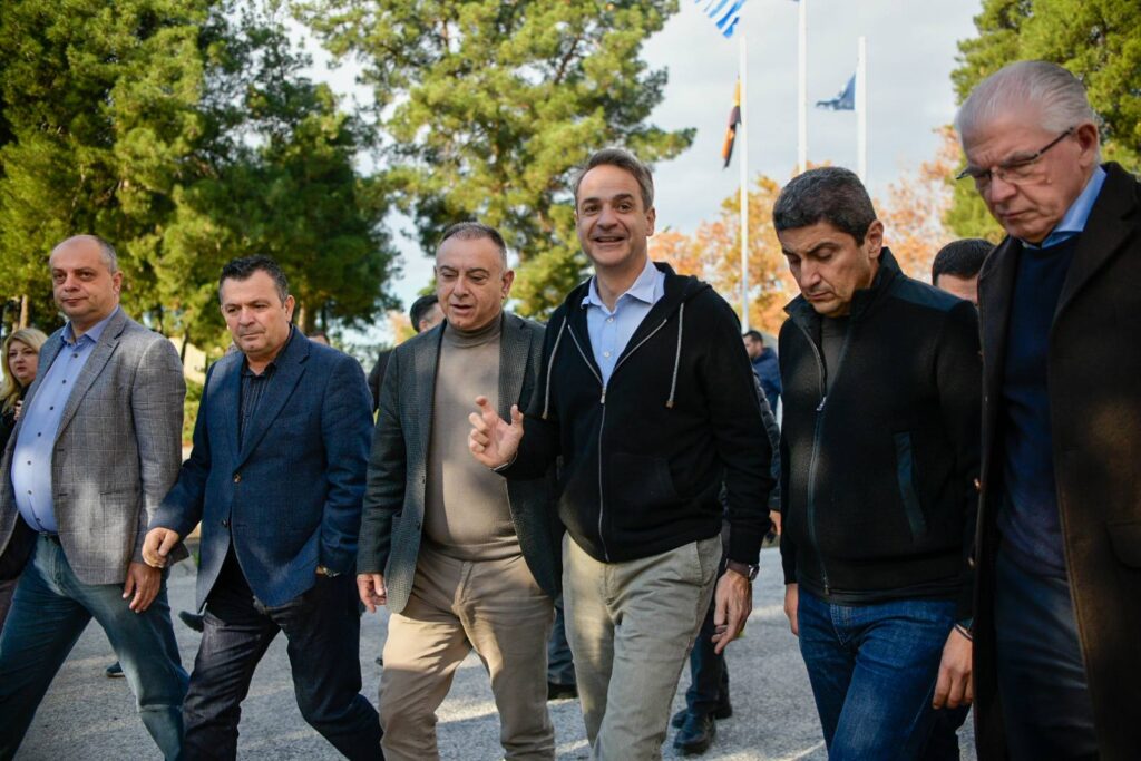 Μητσοτάκης από Λάρισα: «Θα είμαστε δίπλα σας» – Έτοιμο μέχρι τον Φεβρουάριο το σχέδιο για τα παρακάρλια (φωτό)