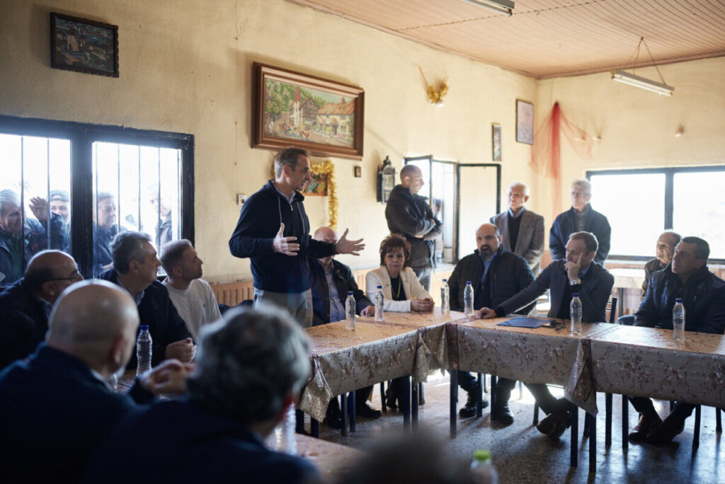Επίσκεψη Κυριάκου Μητσοτάκη στη Θεσσαλία: Ανακοίνωσε σχέδιο μετεγκατάστασης του χωριού Μεταμόρφωση