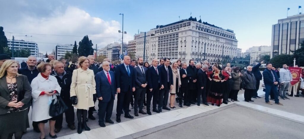 Τα 142 χρόνια από την απελευθέρωση της Θεσσαλίας τίμησαν οι Θεσσαλοί της Αττικής στο Σύνταγμα (φωτό)