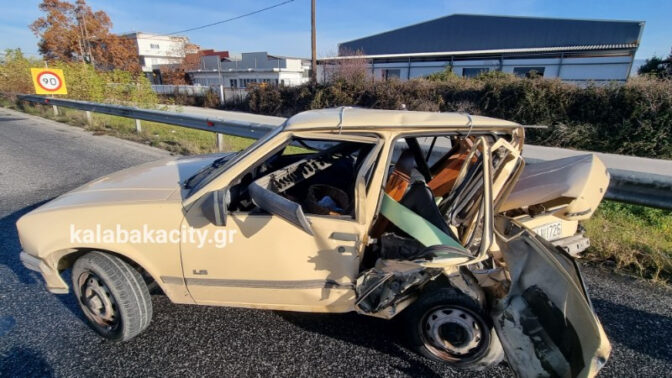 Σφοδρή σύγκρουση αυτοκινήτων στην Βασιλική Καλαμπάκας
