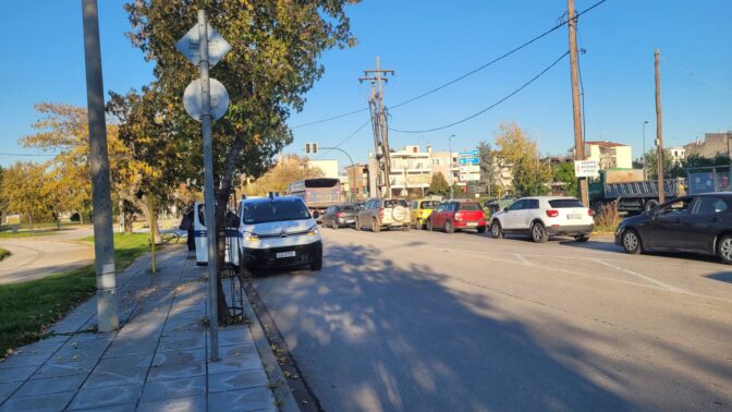 Τροχαίο με τραυματισμό ζευγαριού στη Λάρισα μετά από σύγκρουση μηχανής με αυτοκίνητο (φωτο)
