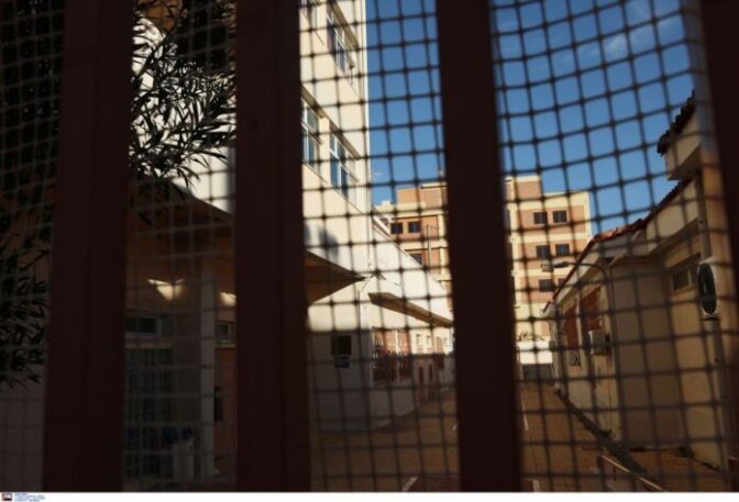 Έτσι έπεσε η 14χρονη από το μπαλκόνι του σχολείου