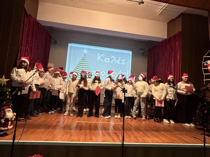 Σε κλίμα συγκίνησης η Χριστουγεννιάτικη Γιορτή του δημοτικού σχολείου Καλυβίων(φωτό και βίντεο)