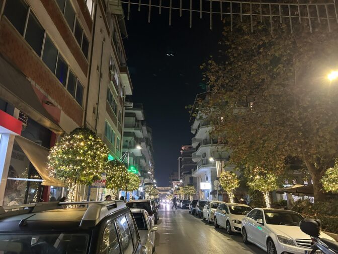 Τα Χριστούγεννα ήρθαν…και στη Λάρισα (φωτό)