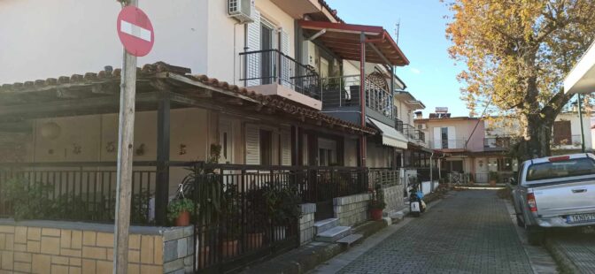 Μια «νησίδα» μονοκατοικιών που πρέπει να σωθεί στα Τρίκαλα