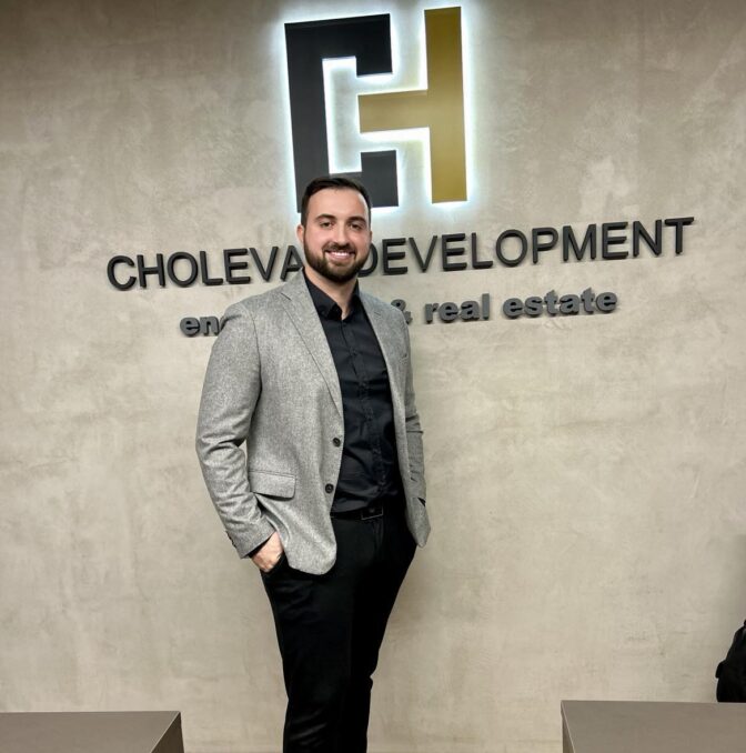 Λαμπερή βραδιά εγκαινίων για το νέο γραφείο του Ηρακλή Χολέβα