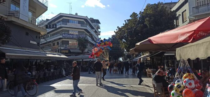 Γιορτινό κλίμα και αυξημένη κίνηση επιτέλους στην αγορά των Τρικάλων