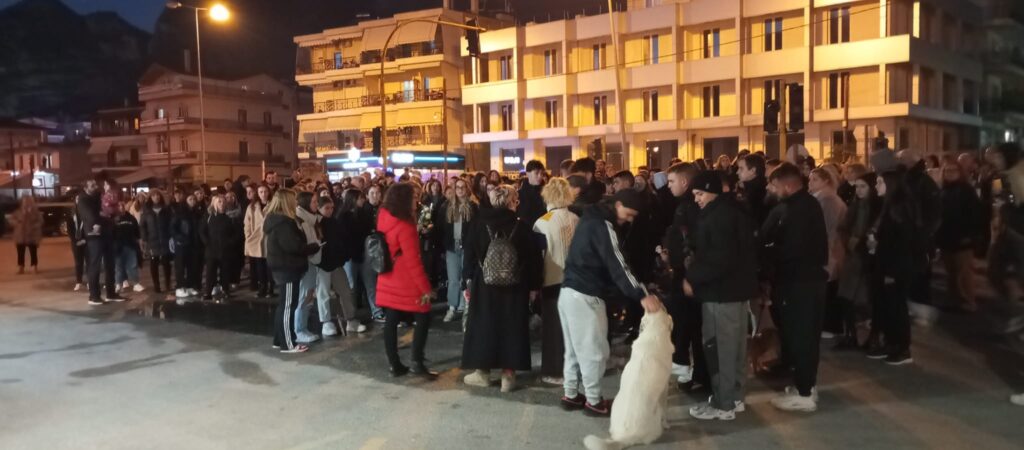 «Δεν θα ξεχάσουμε τα Τέμπη» - Το μήνυμα που έστειλαν οι Καλαμπακιώτες (φωτό)