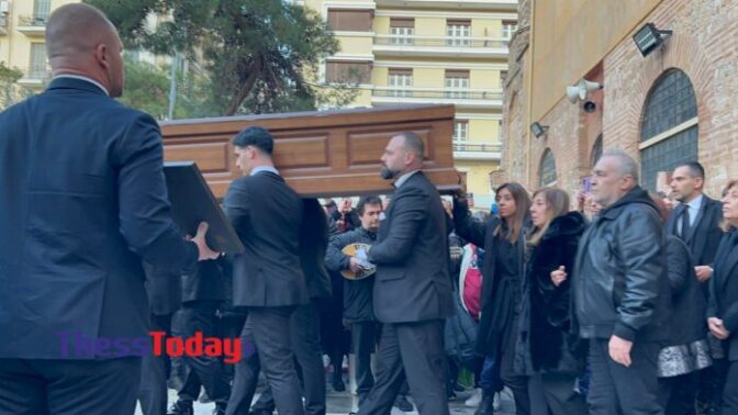 Το ξεχωριστό αντίο της μπάντας του Βασίλη Καρρά (βίντεο)