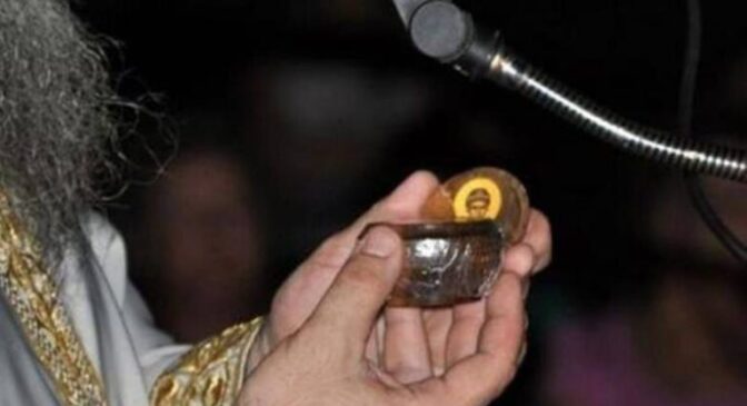 Πιστοί προσκύνησαν κάστανο που είχε βράσει ο Παΐσιος