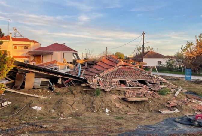 Έκκληση για βοήθεια από τον Παλαμά Καρδίτσας – «Τα νερά φτάνουν μέχρι τα Χριστούγεννα»