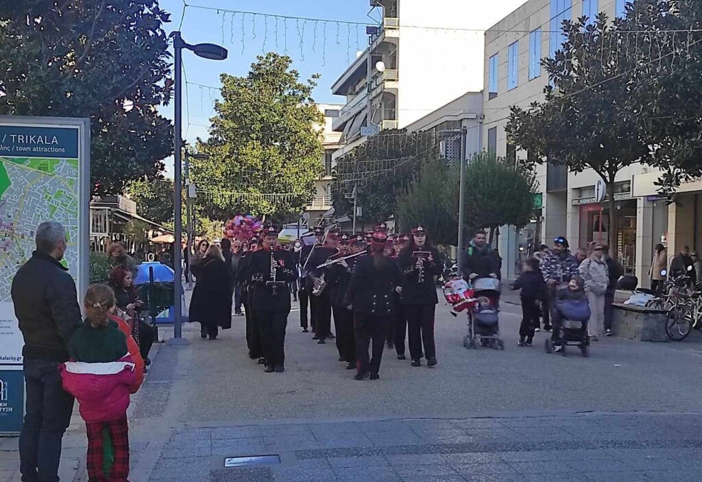 Κάλαντα Πρωτοχρονιάς στον Δήμαρχο Τρικκαίων από τη Δημοτική Φιλαρμονική