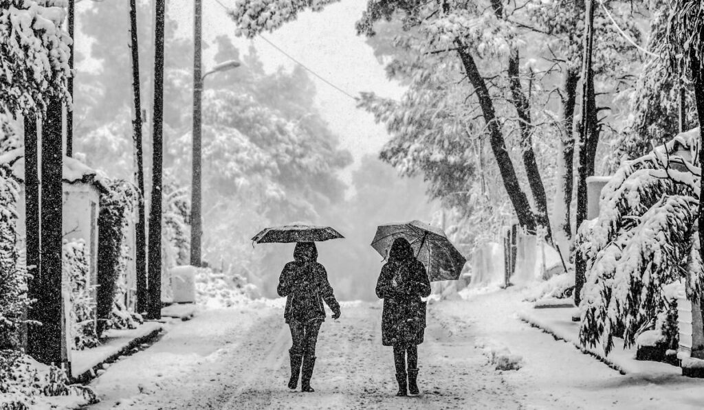 Έρχεται ραγδαία πτώση της θερμοκρασίας, καταιγίδες και χιόνια