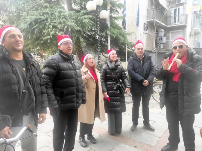 Τα κάλαντα – έκπληξη στον Νίκο Σακκά