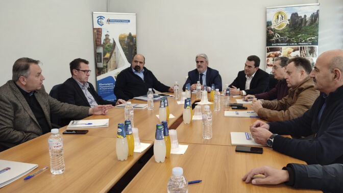 Σύσκεψη Κώστα Σκρέκα και Χρήστου Τριαντόπουλου στο Επιμελητήριο Τρικάλων