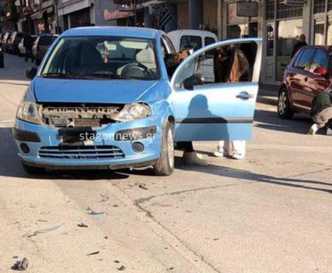 Σφοδρή σύγκρουση οχημάτων στον ΟΑΕΔ Καλαμπάκας
