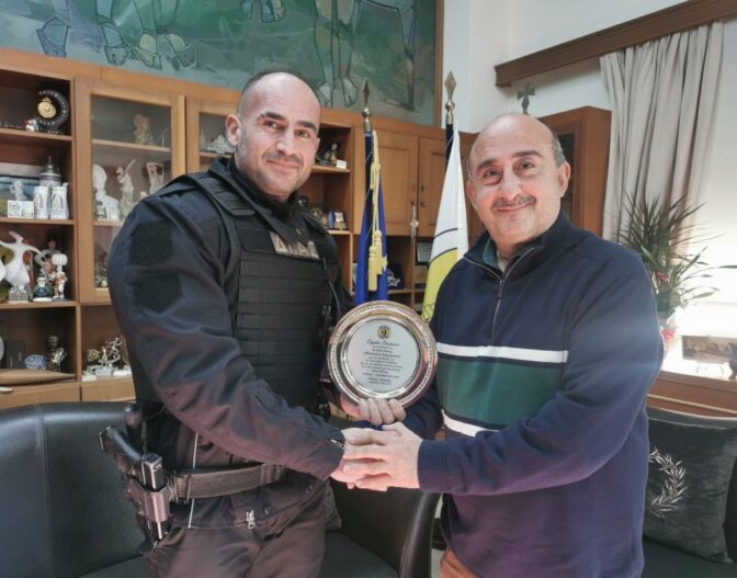 Βραβείο στον τρικαλινό πρωταθλητή bodybuilding και αστυνομικό Αθ. Καραμάνο