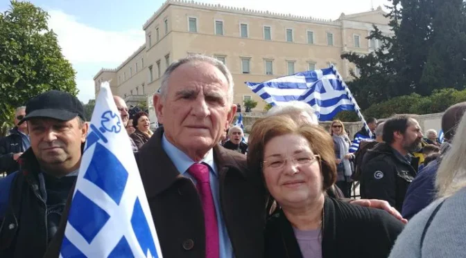 Προκαλούν την κοινωνία