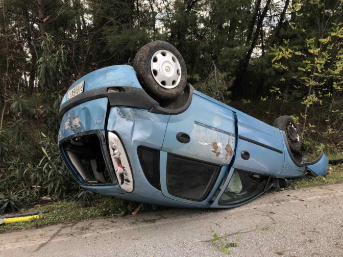 Τροχαίο με εγκλωβισμό και τραυματισμό 25χρονης έξω από τη Λάρισα (φωτό)