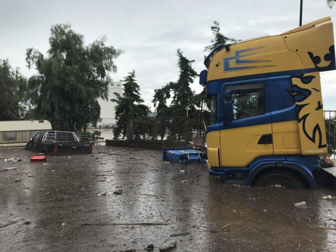 Έκλεψαν απλωμένη μπουγάδα και …μπουφάν από πλημμυροπαθή οικογένεια στον Βόλο!