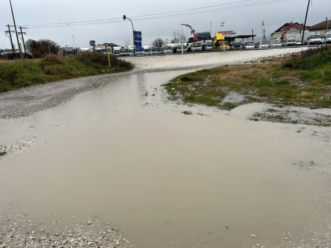 Με την πρώτη σταγόνα νερού …λίμνες κάνουν την εμφάνισή τους στα Τρίκαλα