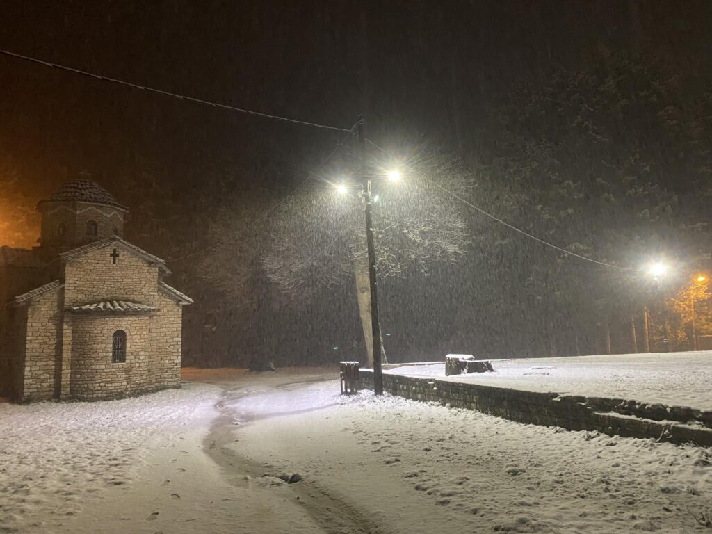 Στα λευκά τα ορεινά των Τρικάλων