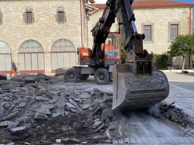 Εργοτάξιο και το Βαρούσι - Ξεκίνησε η ανάπλαση της πλατείας Παναγίας Επίσκεψης