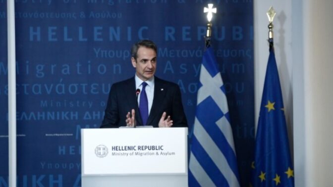 Ναι στον γάμο για τα ομόφυλα ζευγάρια – Όχι σε τεκνοθεσία μέσω παρένθετης μητέρας