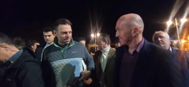 Πρώτος στην υποδοχή του Κασσελάκη ο Δημήτρης Μήτραινας