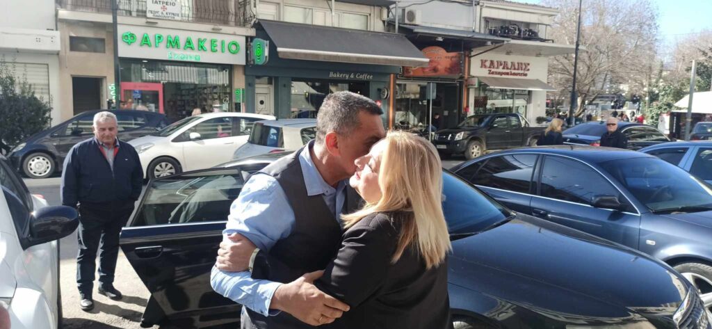 Οικοδέσποινα με τα όλα της η Χρύσα Ντιντή!