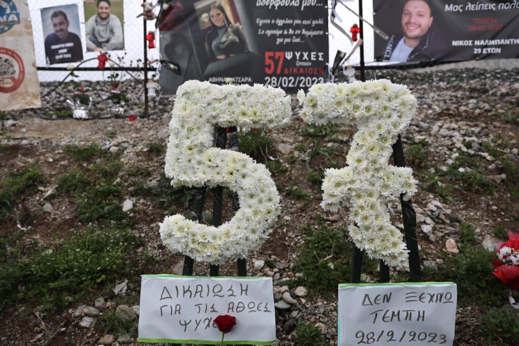 Συγκλονίζει ο Ν. Πλακιάς που έχασε τα δίδυμα κορίτσια στα Τέμπη: «Είμαστε στο σημείο που τα δολοφόνησαν και ζητάμε απόδοση ευθυνών και στα πολιτικά πρόσωπα» (βίντεο)