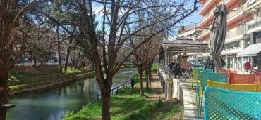 Απτόητοι οι λάτρεις της παρόχθιας διαδρομής στα Τρίκαλα