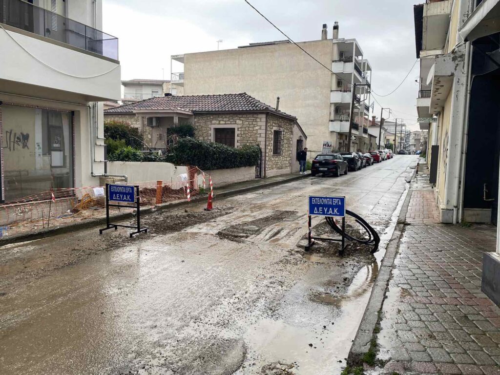 ΠΡΟΣΟΧΗ!! Καθίζηση του οδοστρώματος στην διασταύρωση της οδού Χατζηπέτρου με την πλατεία Δημουλά