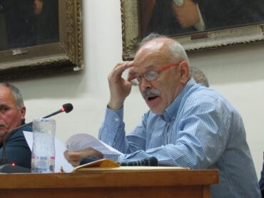 Δύο κόσμοι αντίθετοι ...και στο Δημοτικό Συμβούλιο