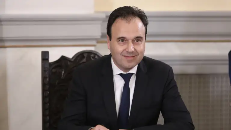 Ψηφιακή Πολιτική Παπαστεργίου: Σταθερές επαναλήψεις, αβέβαιη υλοποίηση