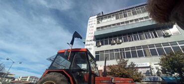 Παντρικαλινή στήριξη στους αγρότες με τους φοιτητές να πρωτοστατούν (φωτο&video)