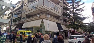 Τρίκαλα : Γυναίκα απειλούσε ότι θα αυτοκτονήσει από τον 3ο όροφο πολυκατοικίας