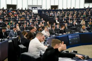 Ευρωκοινοβούλιο: Εγκρίθηκε το καταδικαστικό ψήφισμα για το κράτος δικαίου στην Ελλάδα