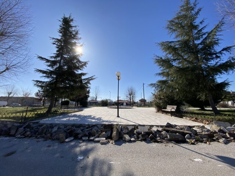 Συνεχίζονται τα έργα αναπλάσεων και υποδομών σε χωριά του Δήμου Τρικκαίων