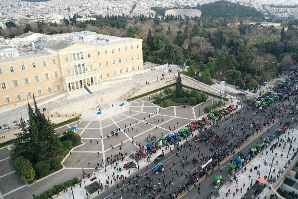 Αγρότες: Απόβαση με δεκάδες τρακτέρ στο κέντρο της Αθήνας - Κλείνει δρόμους η ΕΛ.ΑΣ.