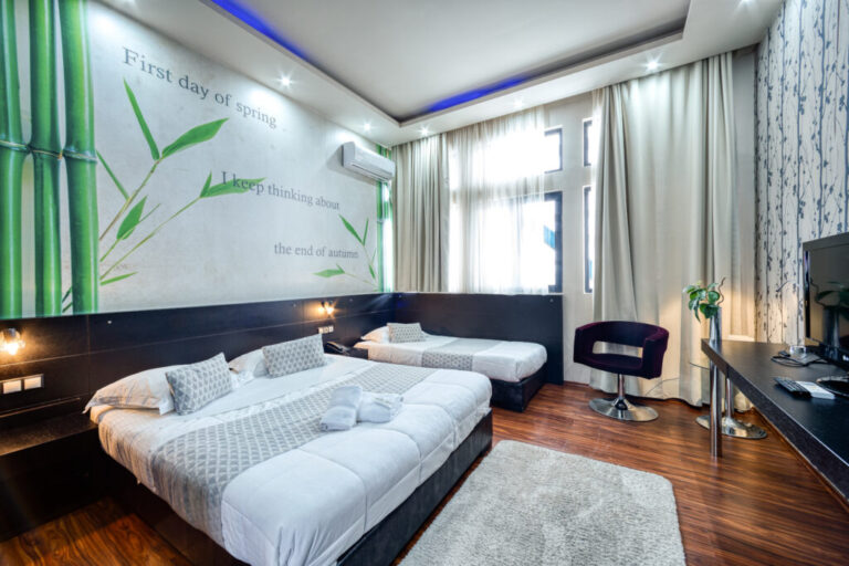 triple room 1 1024x683 1 768x512