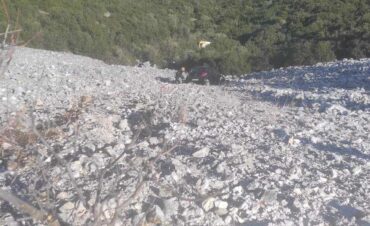 Λάρισα: Αυτοκίνητo έκανε «βουτιά» σε γκρεμό - Από θαύμα σώθηκε ο οδηγός