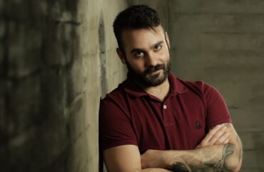 Νέο Signing Event από το Βιβλιοπωλείο Παπαγιάννη, τον Βαγγέλη Βουραζάνη και τις εκδόσεις Βάρφη